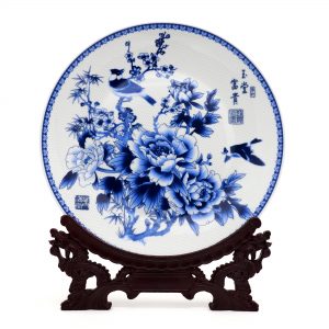 Chinese Blue and White Porcelain Decorative Plate for Display